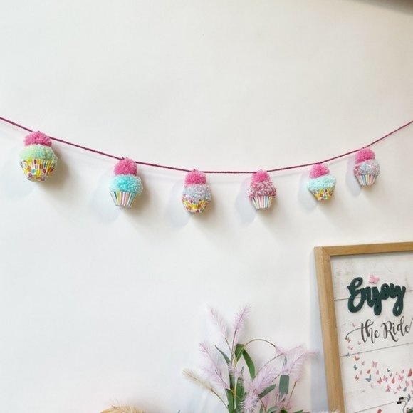 Kids Party Garland Decor Pom Pom Banner Decor - Picture 7 of 8